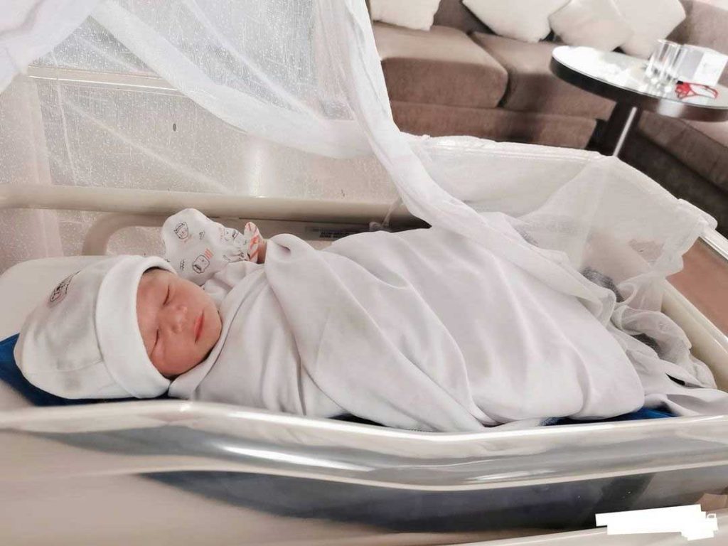 baby-margaretha-melahirkan-foto-bayi-perempuan-putri