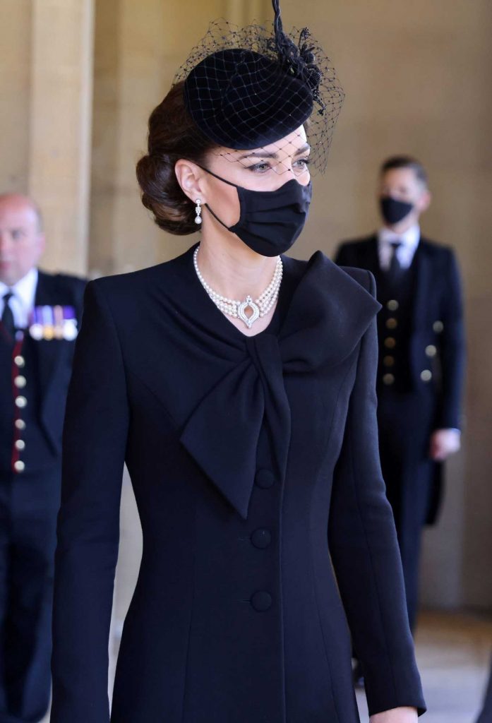 penampilan-gaya-perhiasan-kate-middleton-di-pemakaman-pangeran-philip
