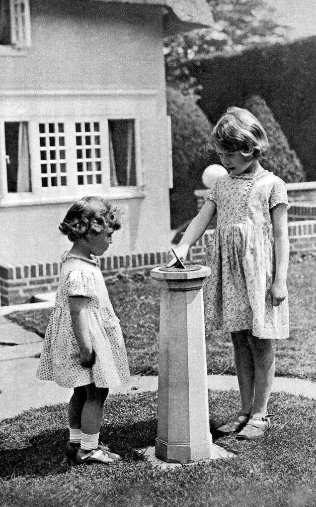 gaya putri charlotte mirip dengan ratu elizabeth muda 1
